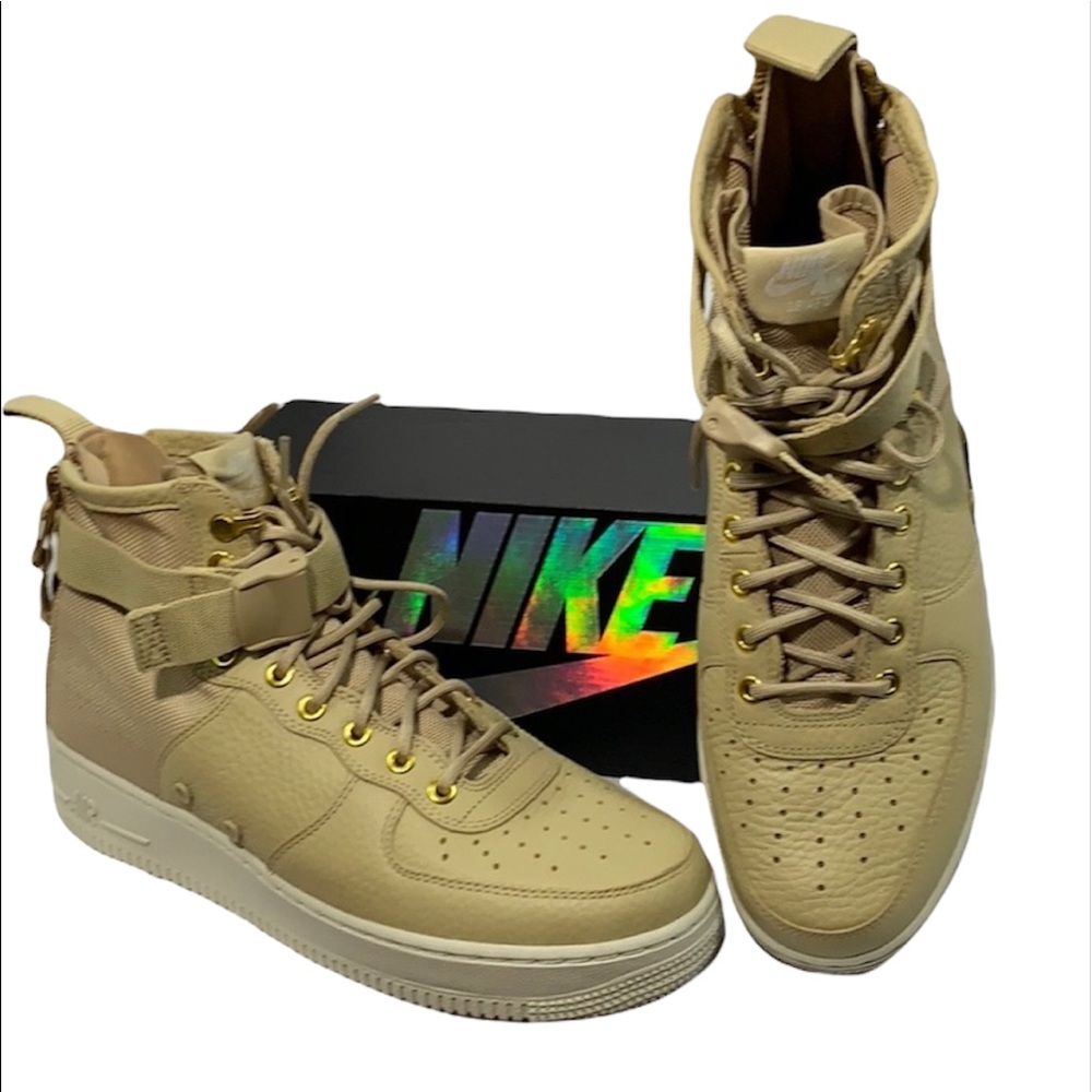 Special Field Air Force 1 Mid 9
917753200
160.00 - Picture 2 of 9